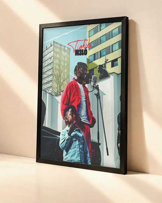 Poster Tiakola – Mélo dans un cadre noir, vue en angle