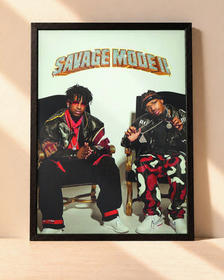 Poster 21 Savage & Metro Boomin – Savage Mode II encadré dans un cadre noir, posé contre un mur clair