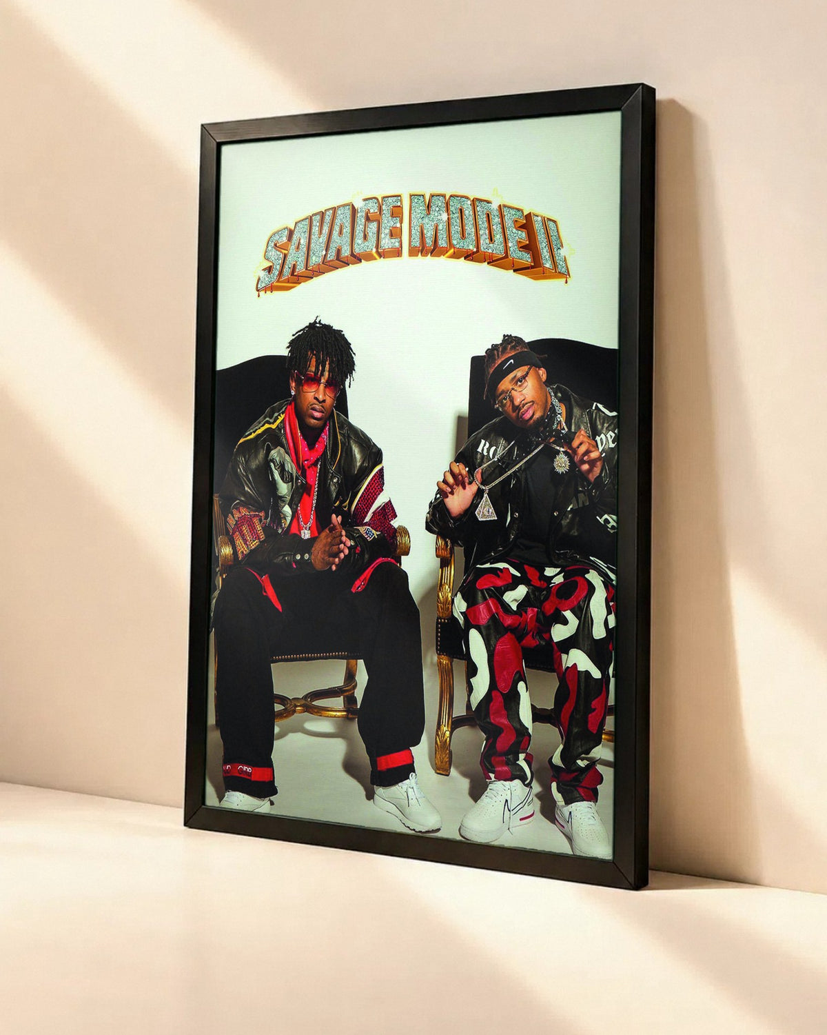 Poster 21 Savage & Metro Boomin – Savage Mode II dans un cadre noir, vue en angle