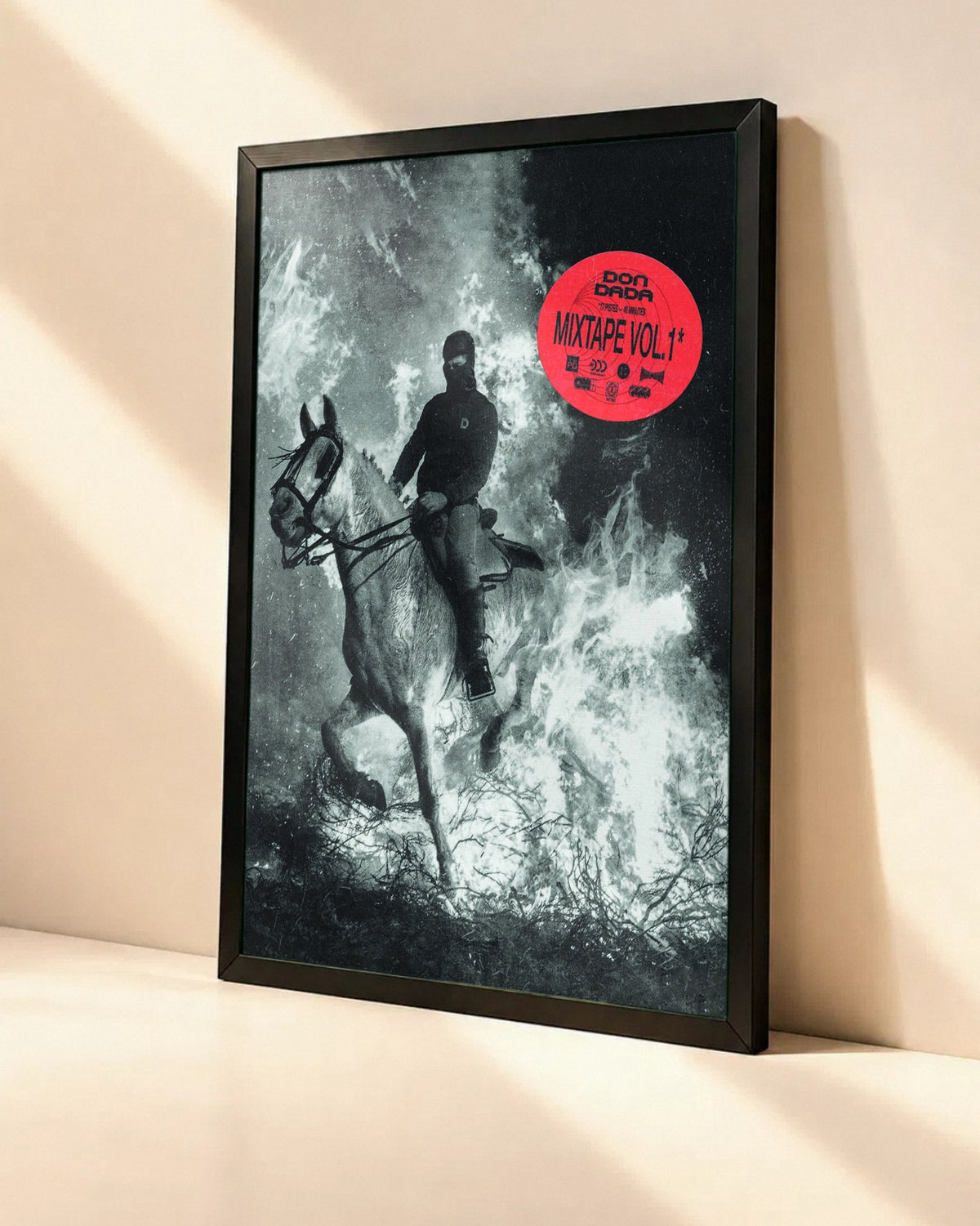 Poster Alpha Wann – Don Dada Mixtape Vol. 1 dans un cadre noir, vue en angle