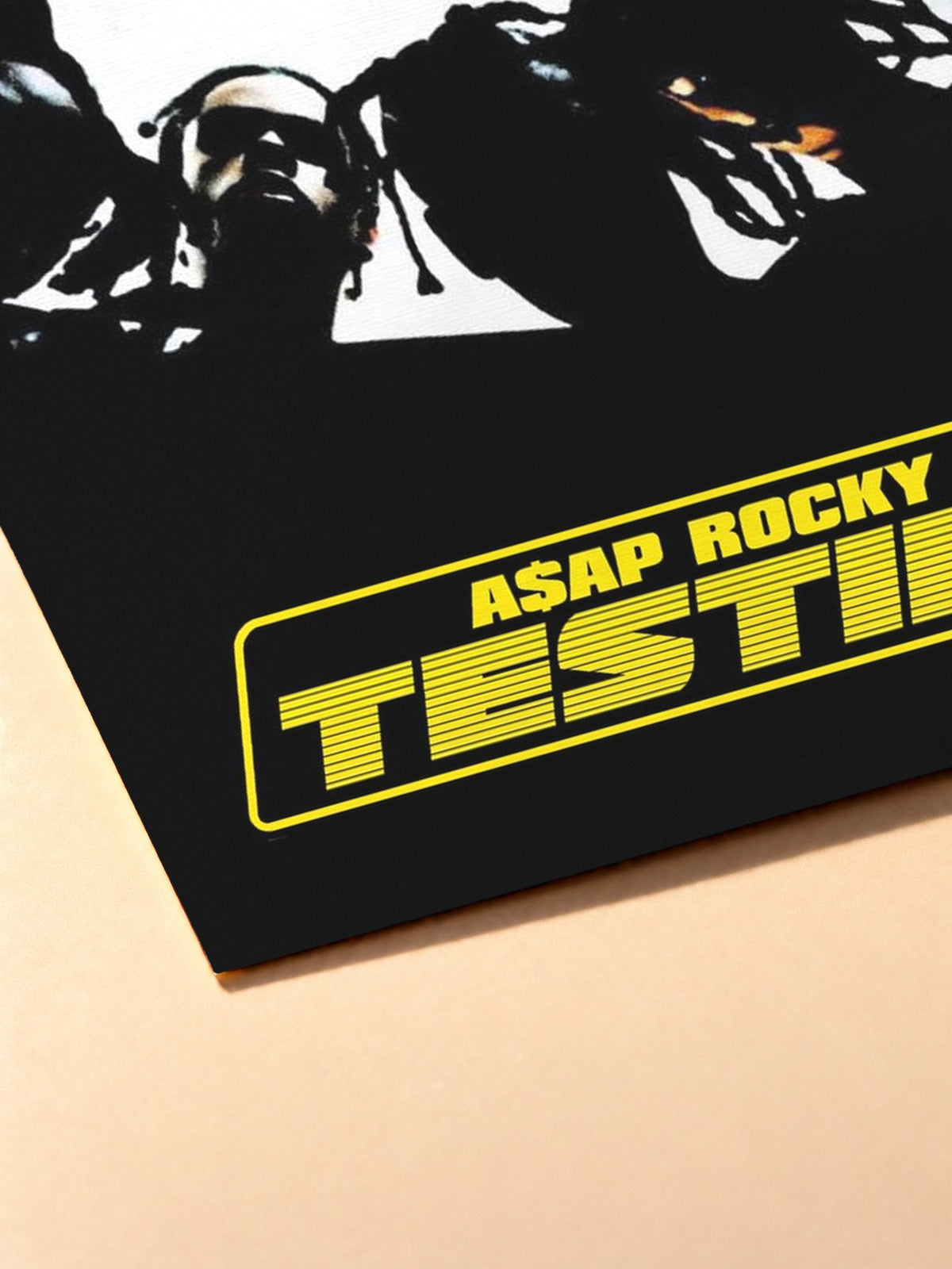 Gros plan sur l'impression du poster A$AP Rocky – Testing