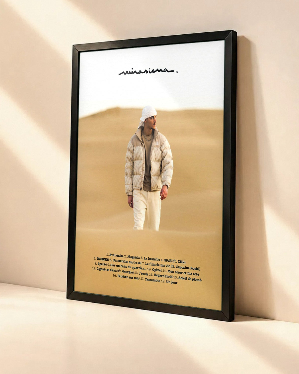 Poster Bekar – Mirasierra dans un cadre noir, vue en angle