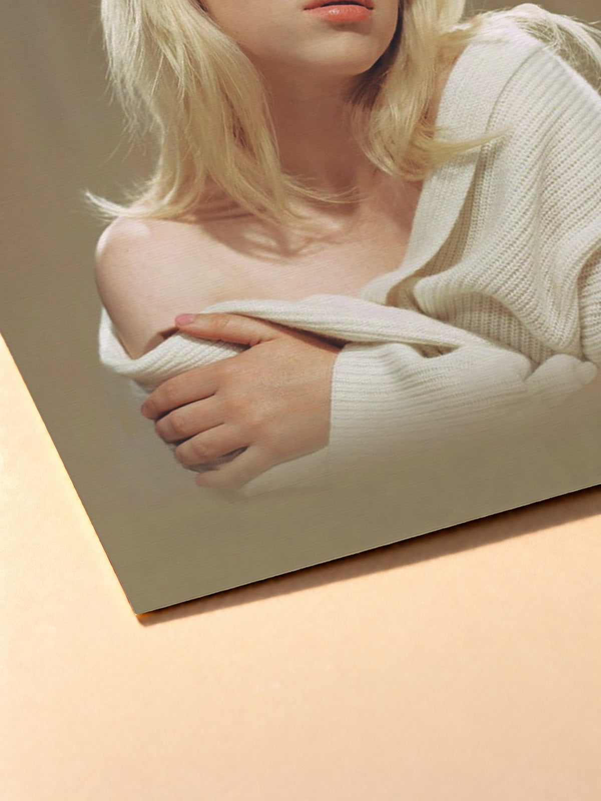 Gros plan sur l'impression du poster Billie Eilish – Happier Than Ever