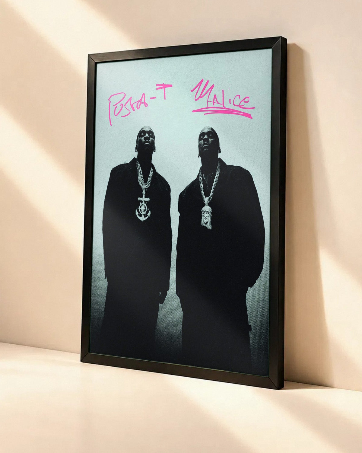 Poster Clipse – Let God Sort Em Out dans un cadre noir, vue en angle