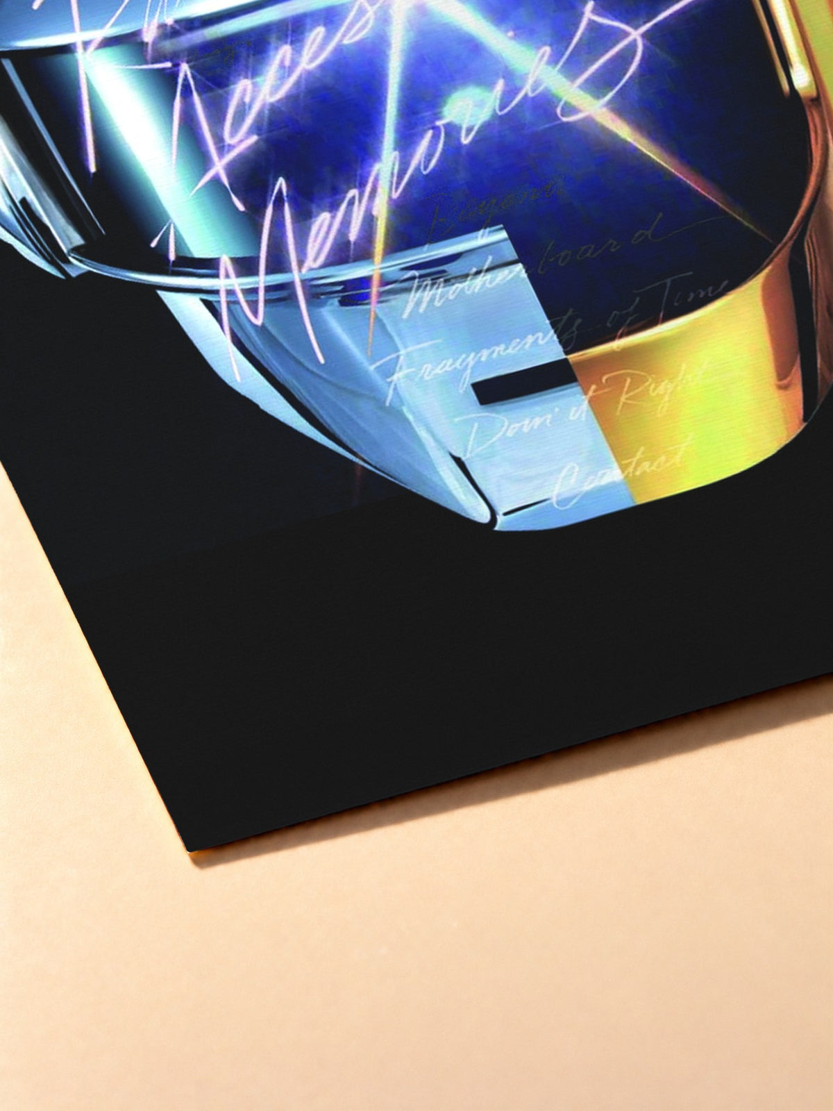 Gros plan sur l'impression du poster Daft Punk – Random Access Memories