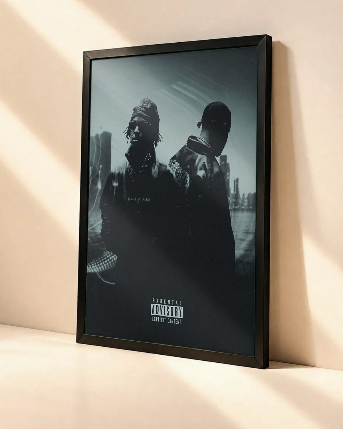 Poster Drake & 21 Savage – Her Loss dans un cadre noir, vue en angle