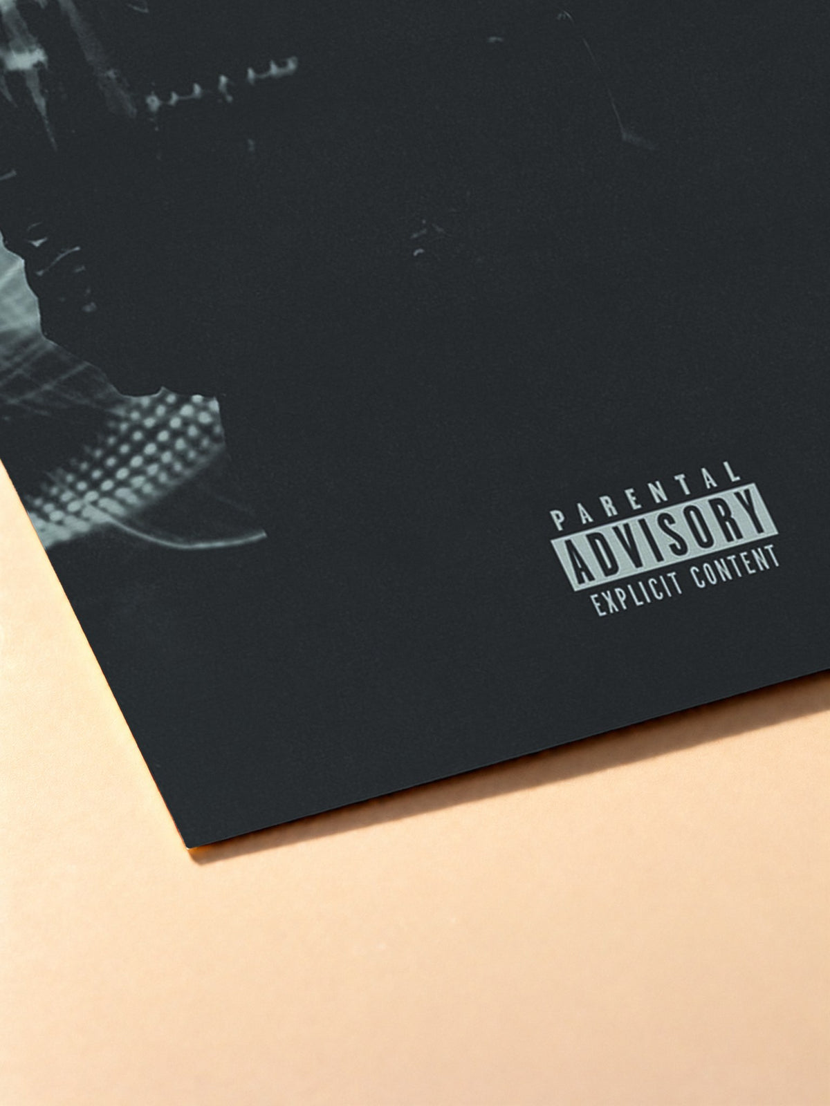 Gros plan sur l'impression du poster Drake & 21 Savage – Her Loss