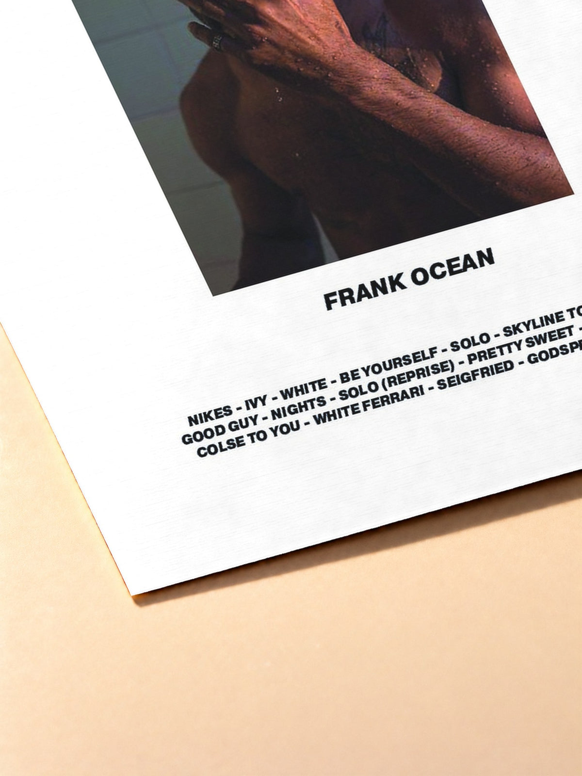 Gros plan sur l'impression du poster Frank Ocean – Blonde