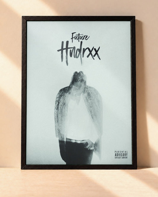 Poster Future – Hndrxx encadré dans un cadre noir, posé contre un mur clair