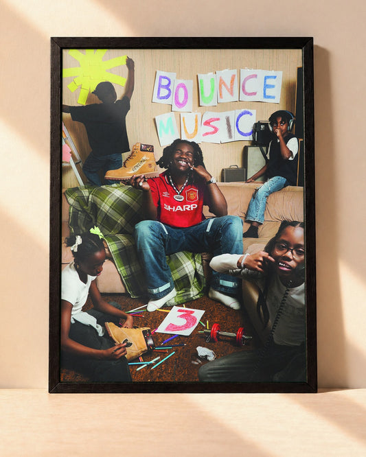 Poster Genezio – Bouce Musique Vol3 encadré dans un cadre noir, posé contre un mur clair