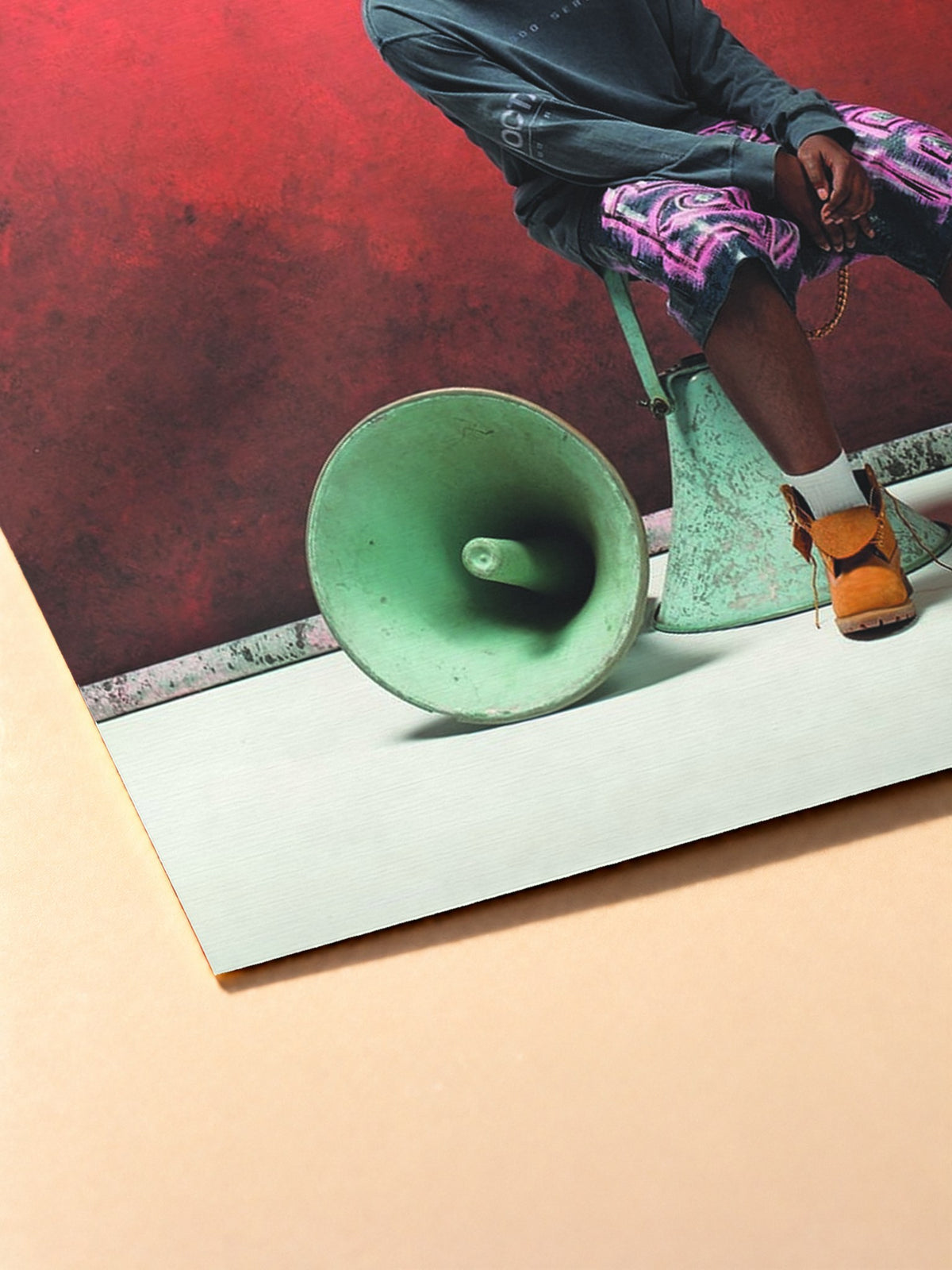 Gros plan sur l'impression du poster Genezio – Shooting