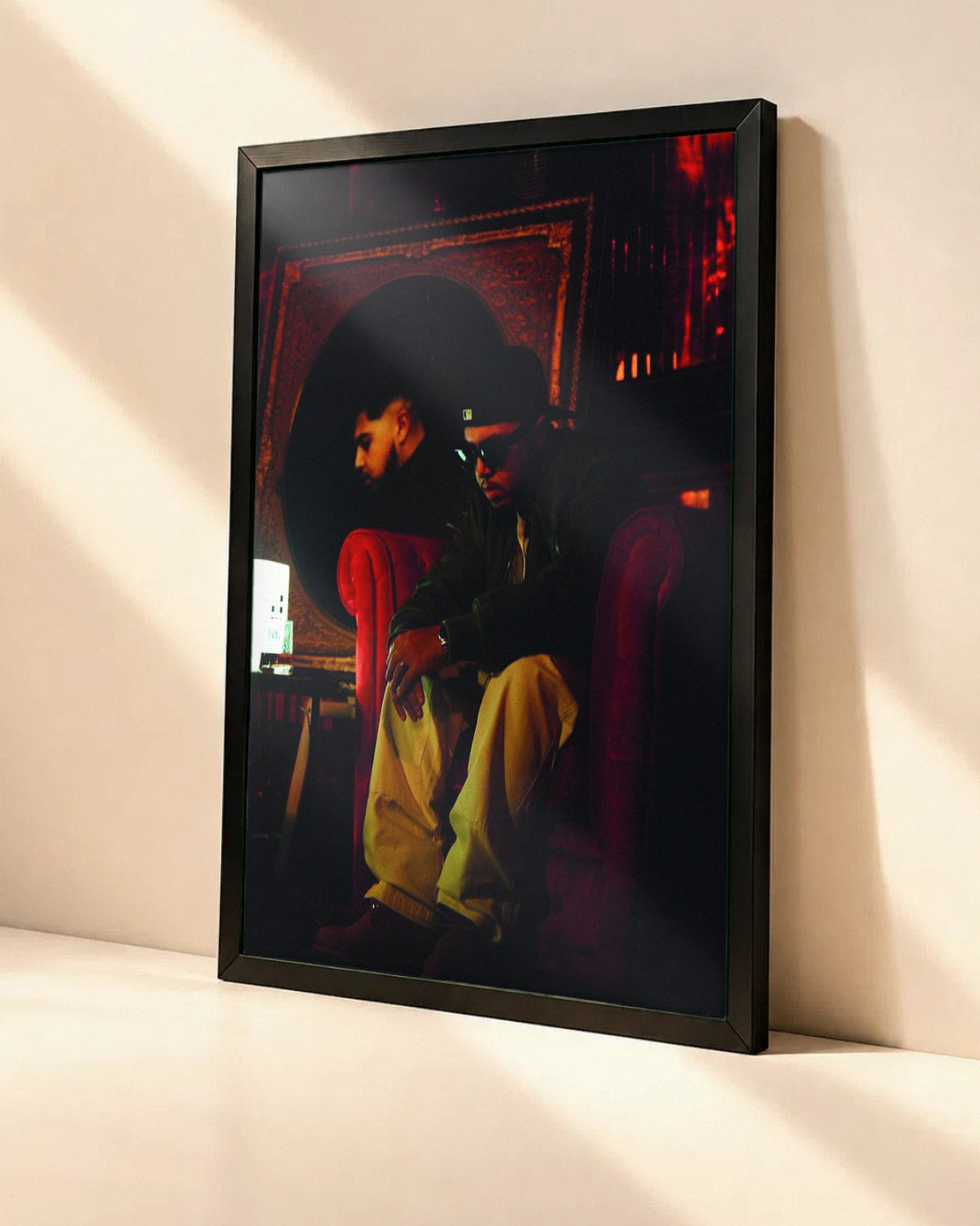 Poster Hamza – Sincèrement dans un cadre noir, vue en angle