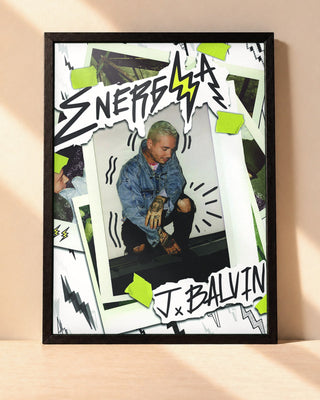 Poster J Balvin – Energia encadré dans un cadre noir, posé contre un mur clair