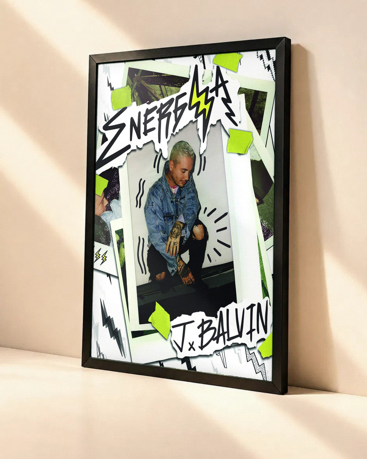 Poster J Balvin – Energia dans un cadre noir, vue en angle