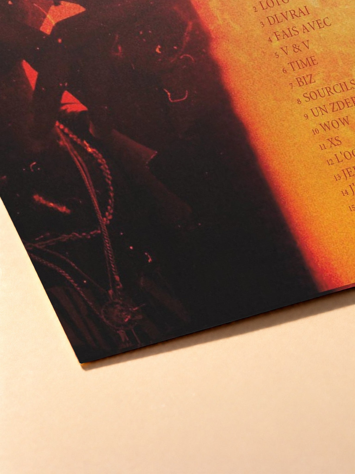 Gros plan sur l'impression du poster Josman – JO$