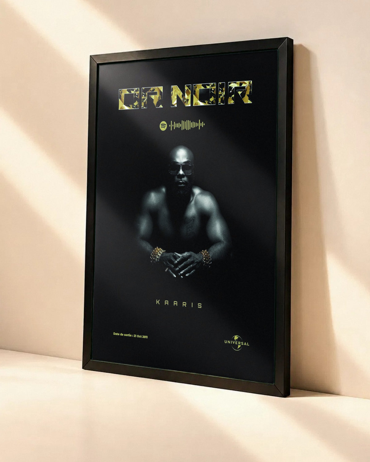 Poster Kaaris – Or Noir dans un cadre noir, vue en angle
