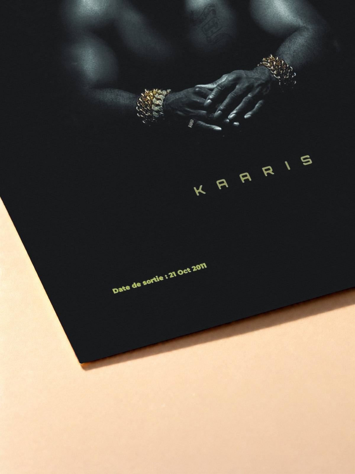 Gros plan sur l'impression du poster Kaaris – Or Noir