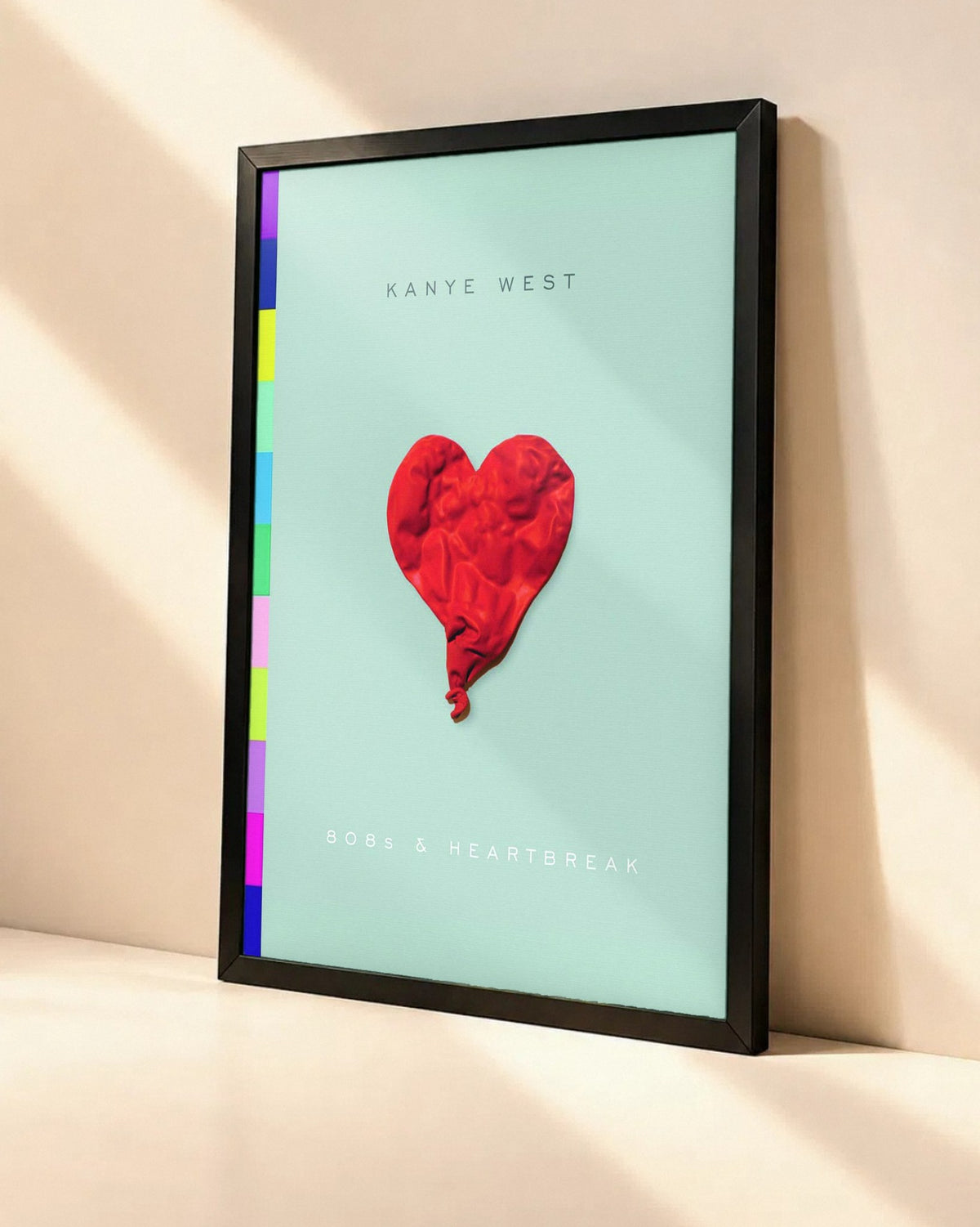 Poster Kanye West – 808s & Heartbreak dans un cadre noir, vue en angle