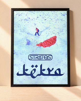 Poster Kekra – Stratos encadré dans un cadre noir, posé contre un mur clair