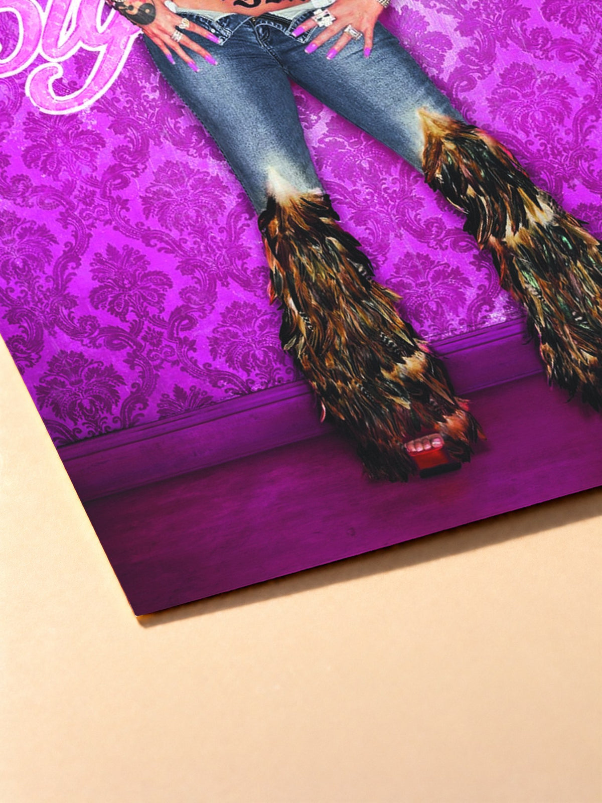 Gros plan sur l'impression du poster Latto – Big Mama