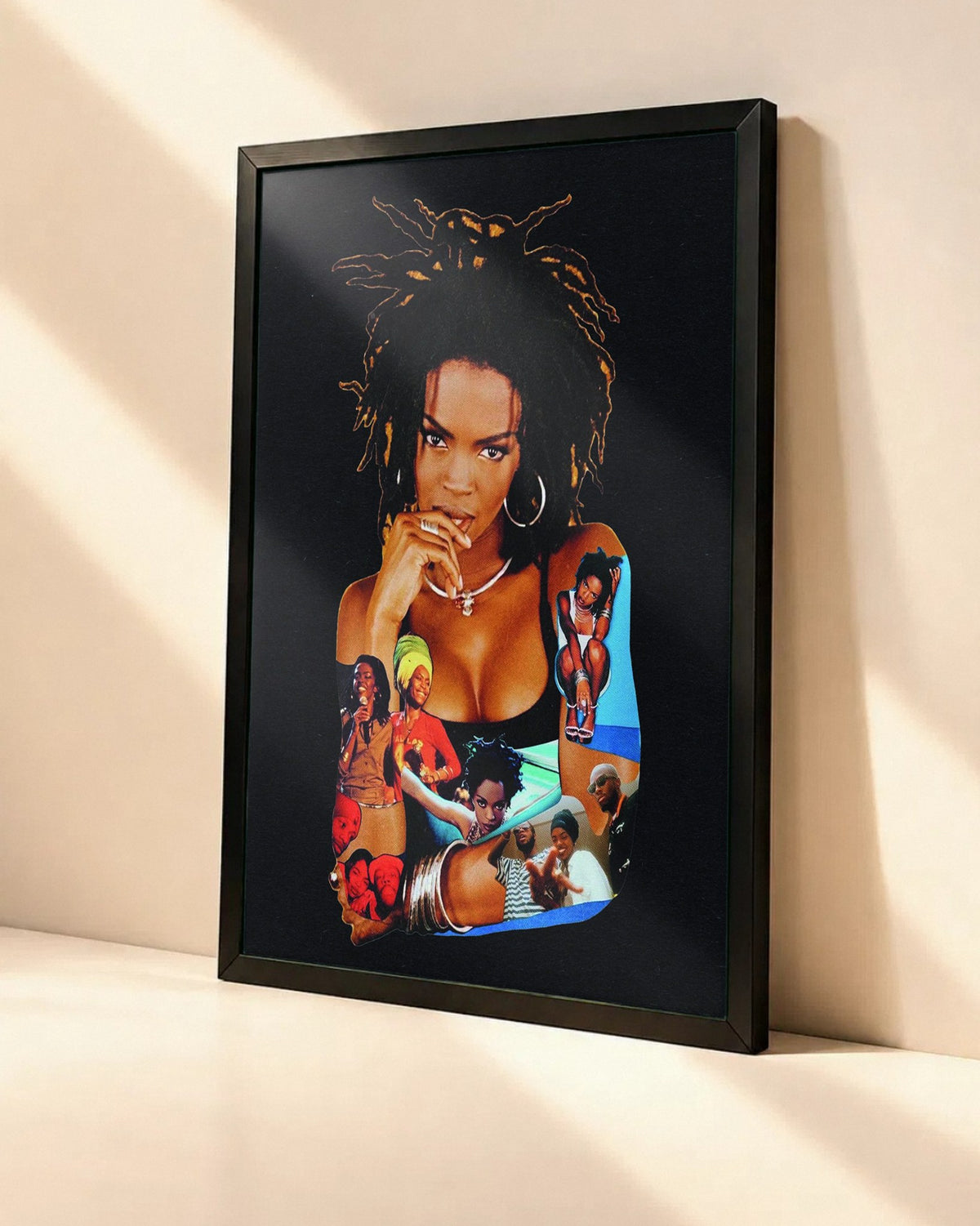 Poster Lauryn Hill dans un cadre noir, vue en angle