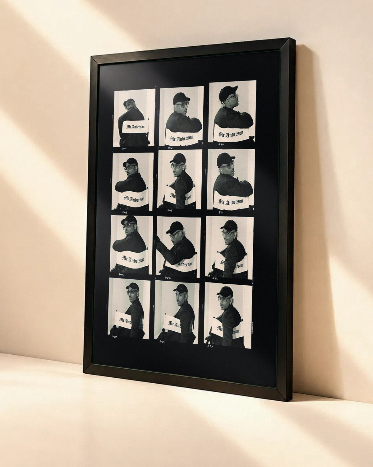 Poster Laylow – Mr.Anderson dans un cadre noir, vue en angle
