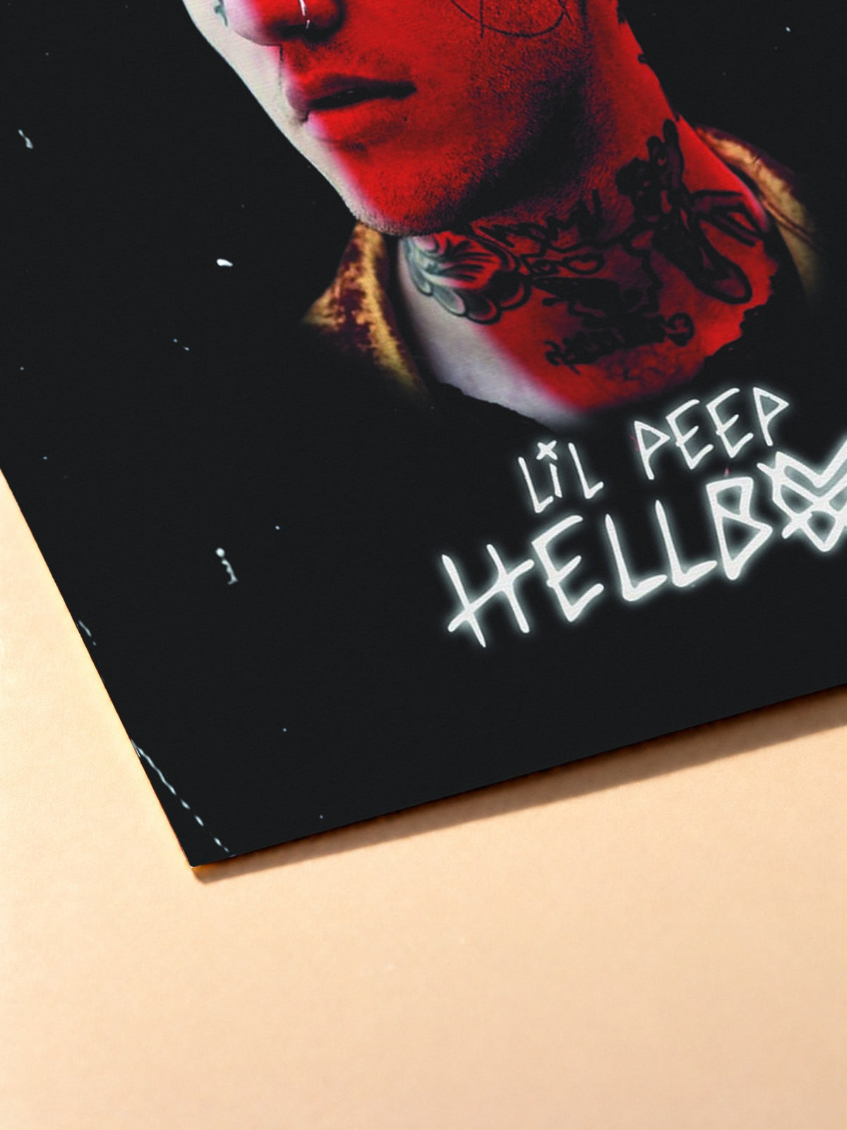 Gros plan sur l'impression du poster Lil Peep – Hellboy