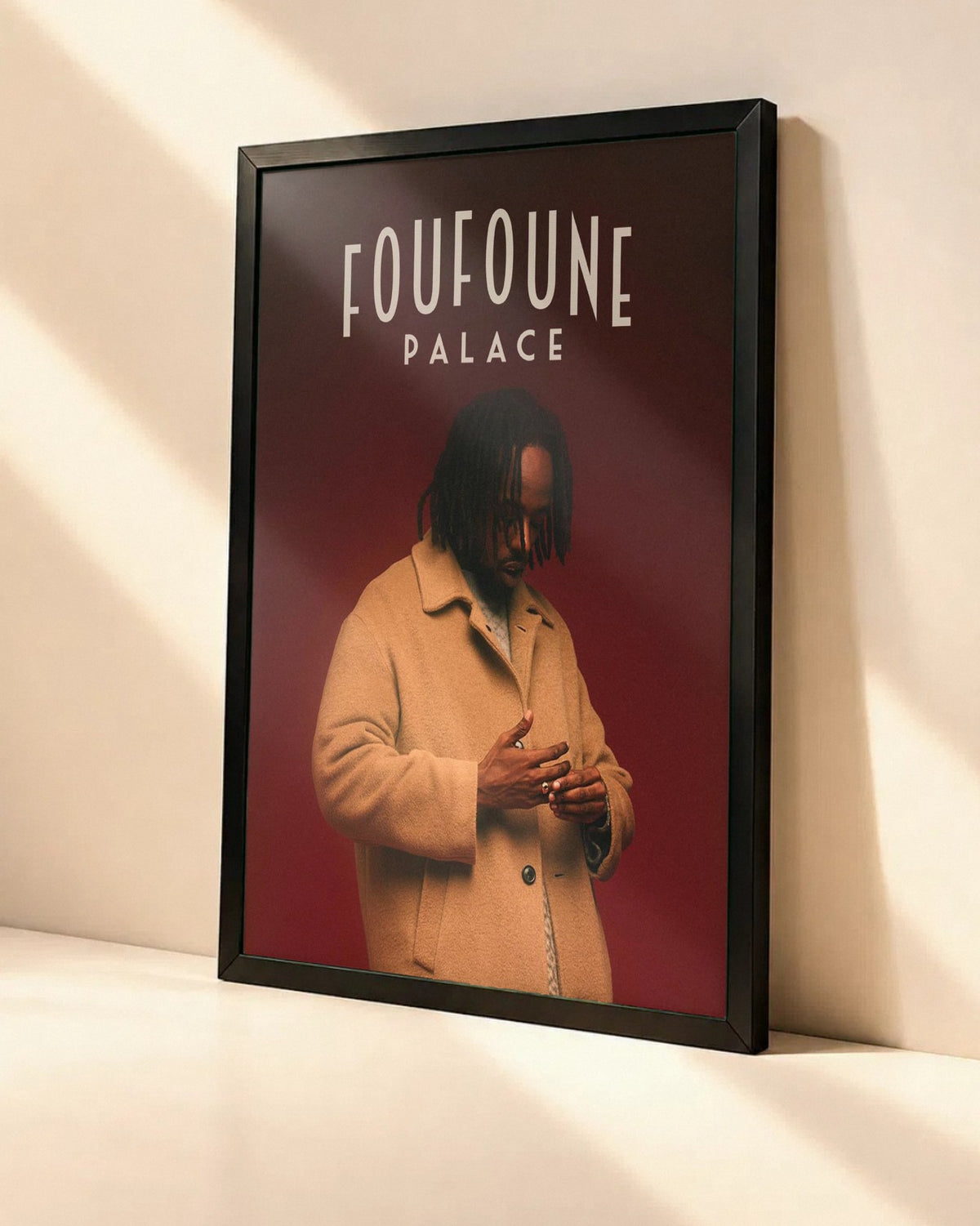 Poster Luidji – Foufoune Palace dans un cadre noir, vue en angle