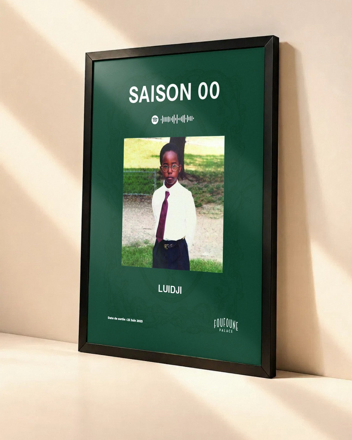 Poster Luidji – Saison 00 dans un cadre noir, vue en angle