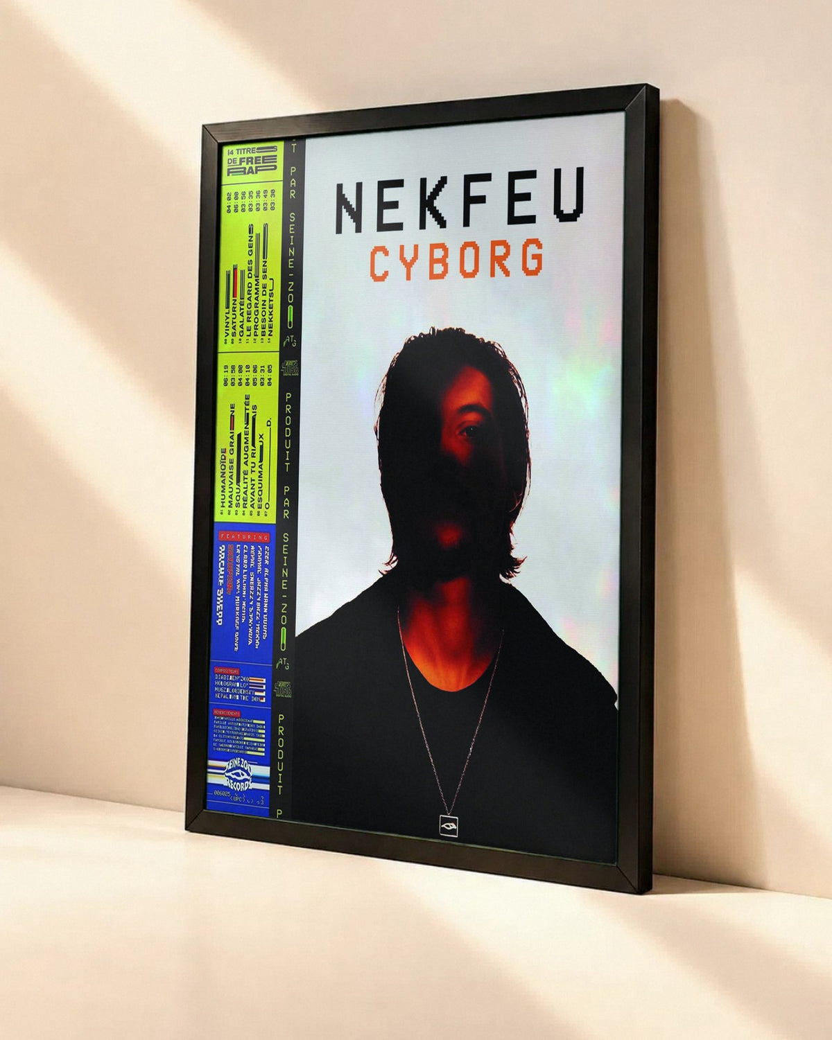 Poster Nekfeu – Cyborg dans un cadre noir, vue en angle