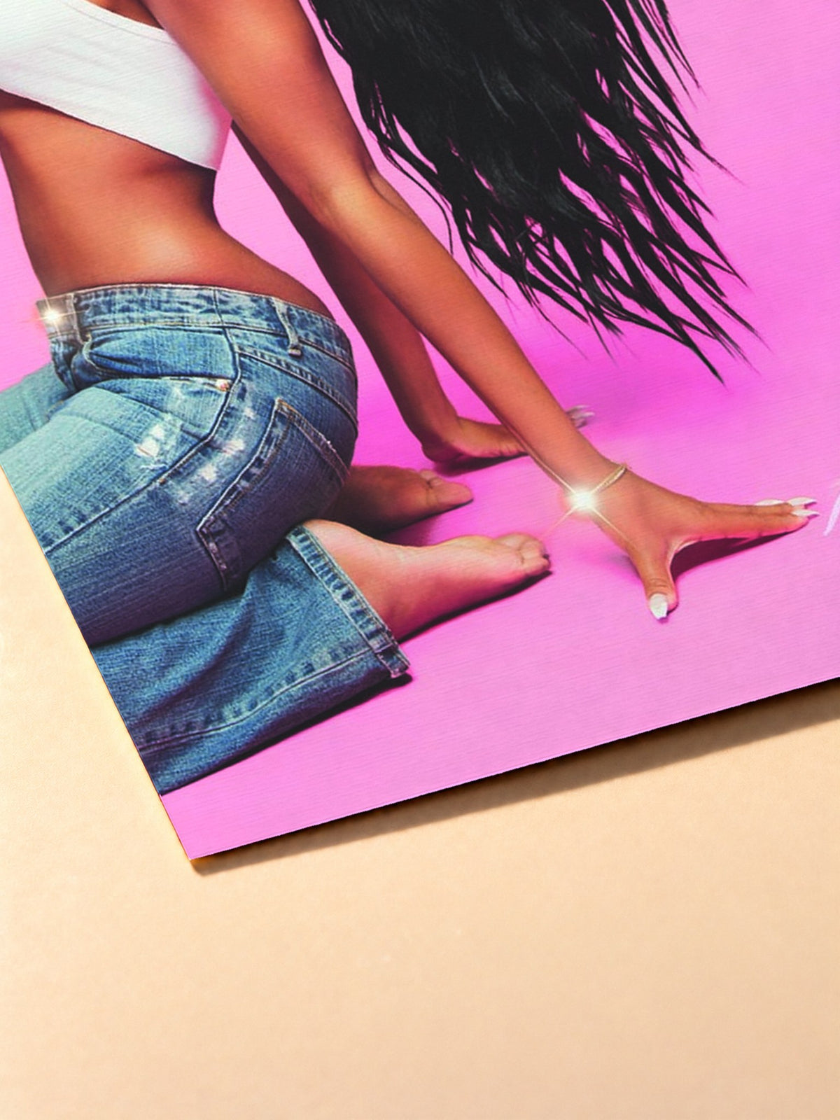 Gros plan sur l'impression du poster Normani – Motivation