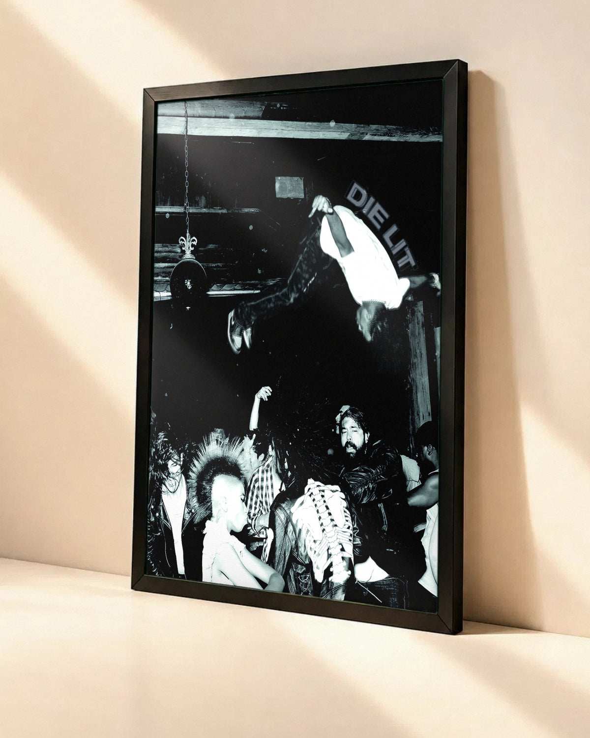 Poster Playboi Carti – Die Lit dans un cadre noir, vue en angle
