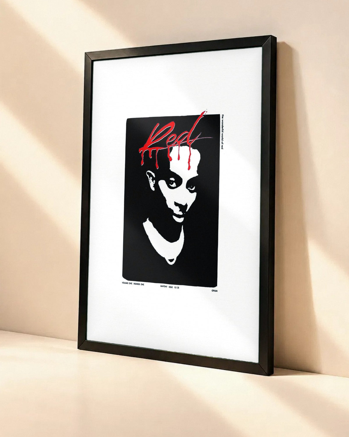 Poster Playboi Carti – Whole Lotta Red dans un cadre noir, vue en angle