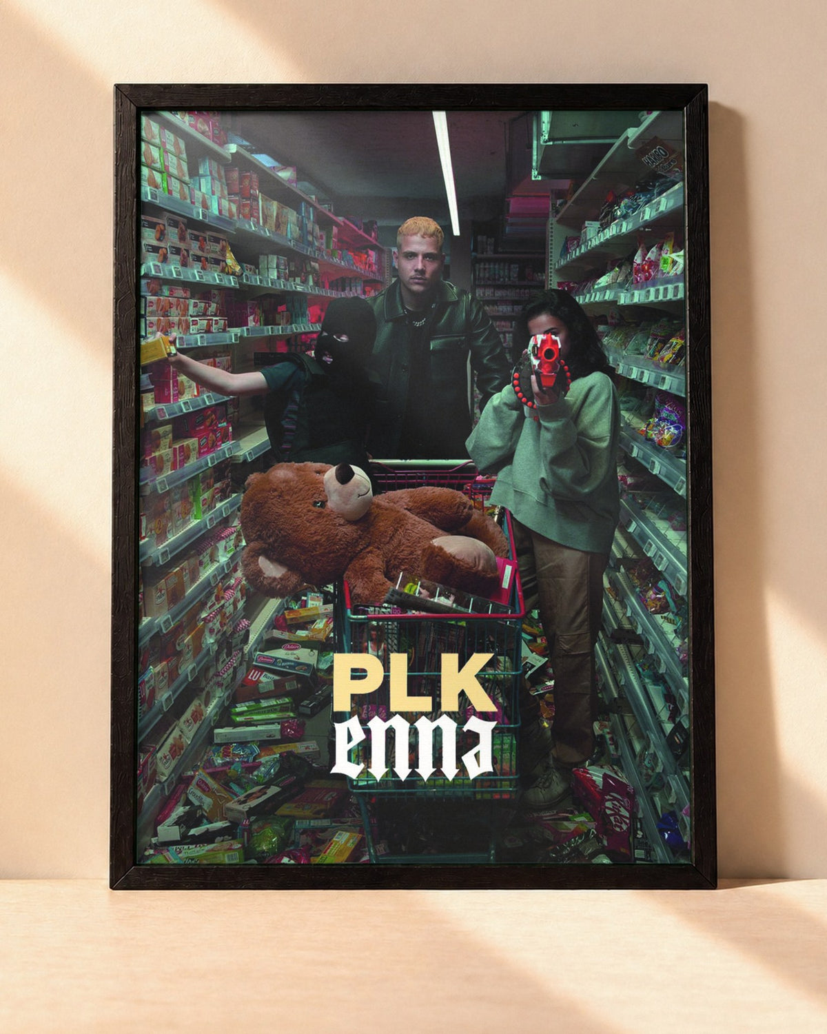 Poster PLK – Enna encadré dans un cadre noir, posé contre un mur clair