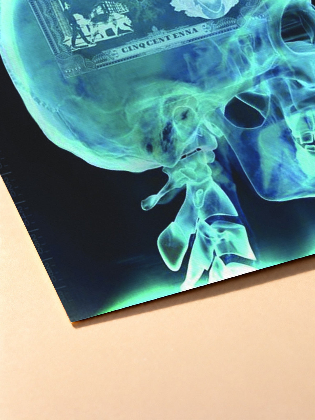 Gros plan sur l'impression du poster PLK – Mental