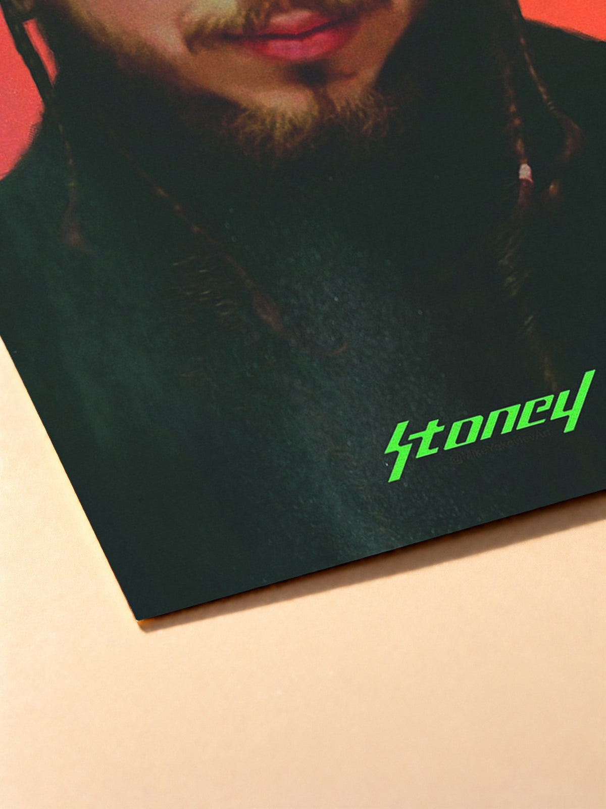 Gros plan sur l'impression du poster Post Malone – Stoney