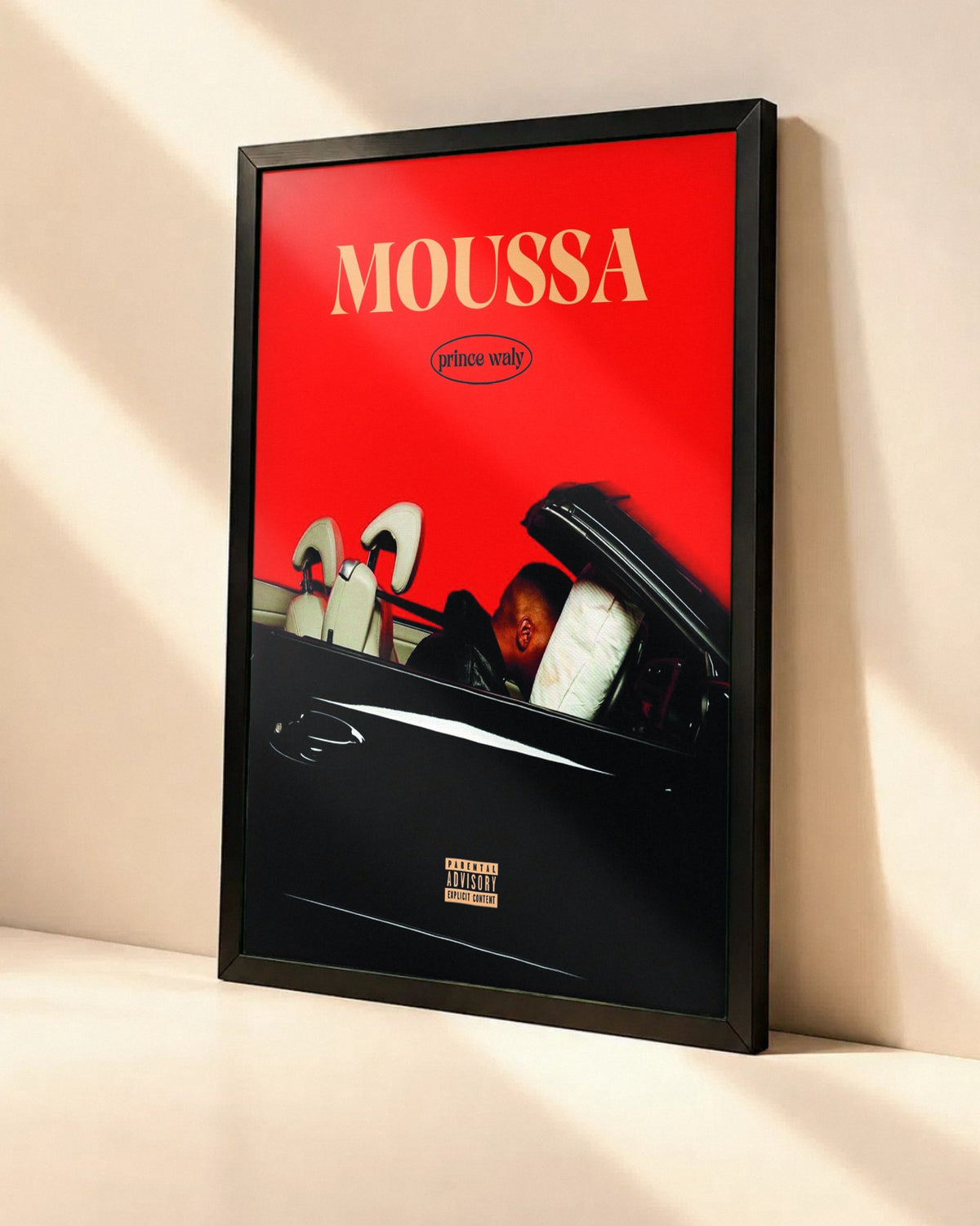 Poster Prince Waly – Moussa dans un cadre noir, vue en angle