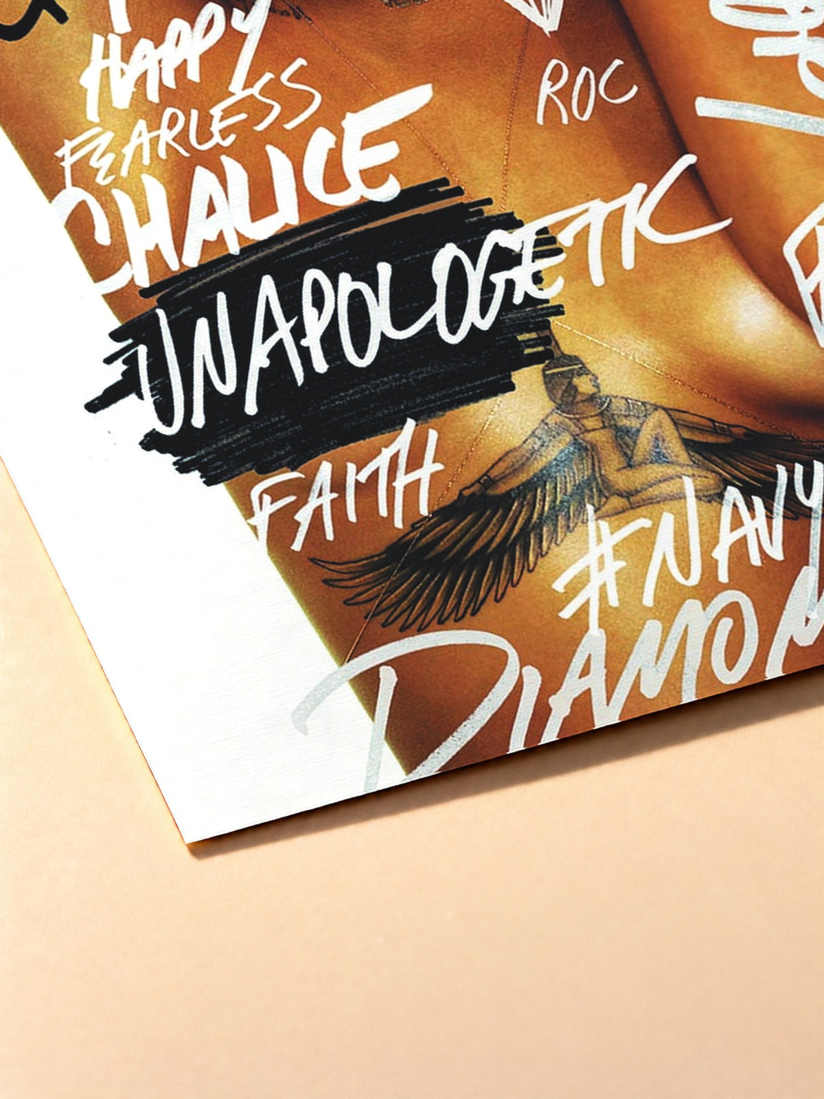 Gros plan sur l'impression du poster Rihanna – Unapologetic