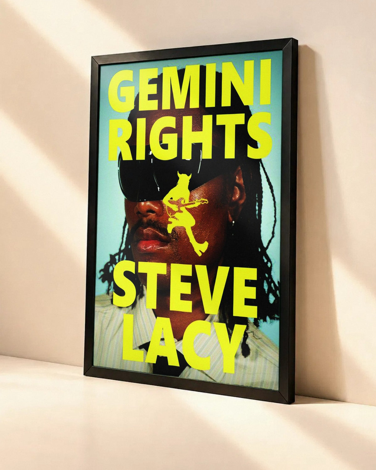 Poster Steve Lacy – Gemini Rights dans un cadre noir, vue en angle