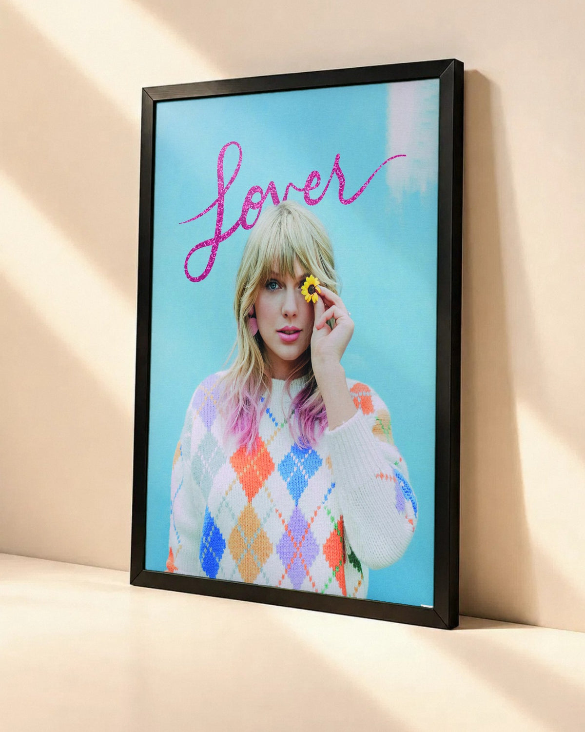 Poster Taylor Swift – Lover dans un cadre noir, vue en angle