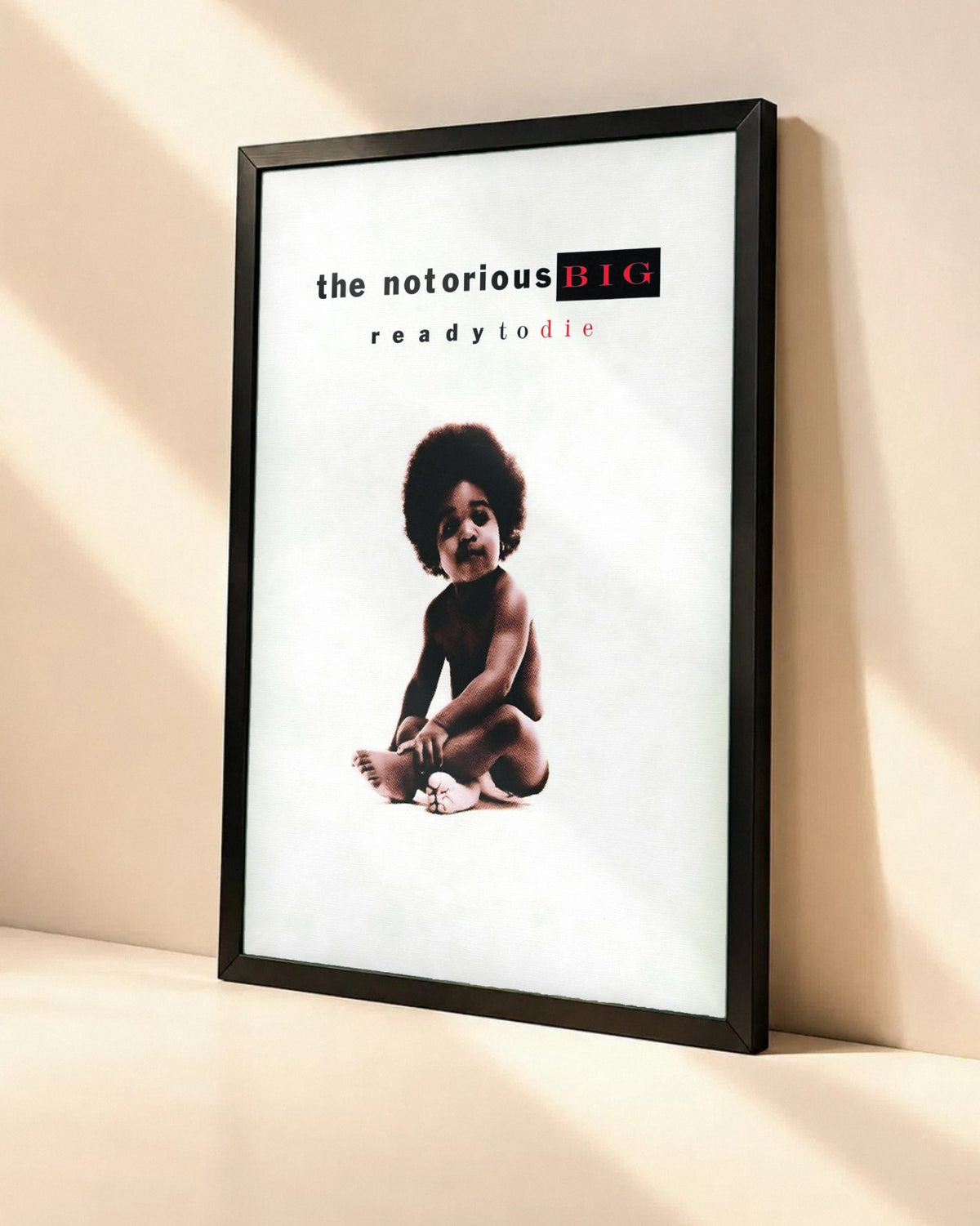 Poster The Notorious B.I.G. – Ready To Die dans un cadre noir, vue en angle