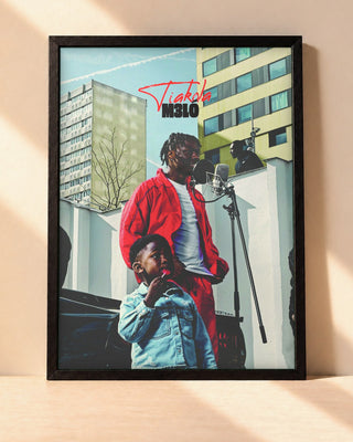 Poster Tiakola – Mélo encadré dans un cadre noir, posé contre un mur clair