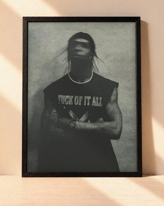 Poster Travis Scott – Fuck Of It All encadré dans un cadre noir, posé contre un mur clair