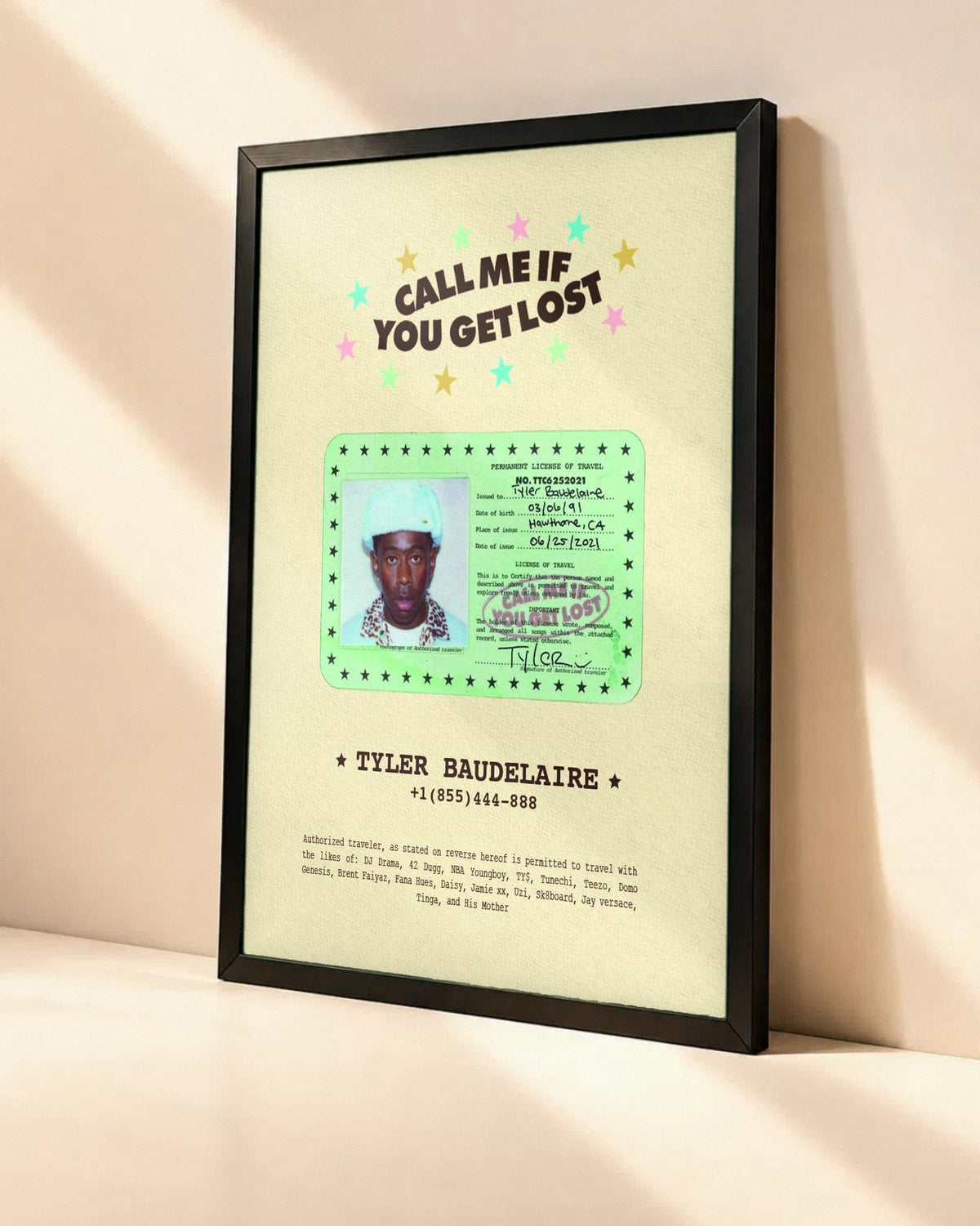 Poster Tyler, The Creator – Call Me If You Get Lost dans un cadre noir, vue en angle