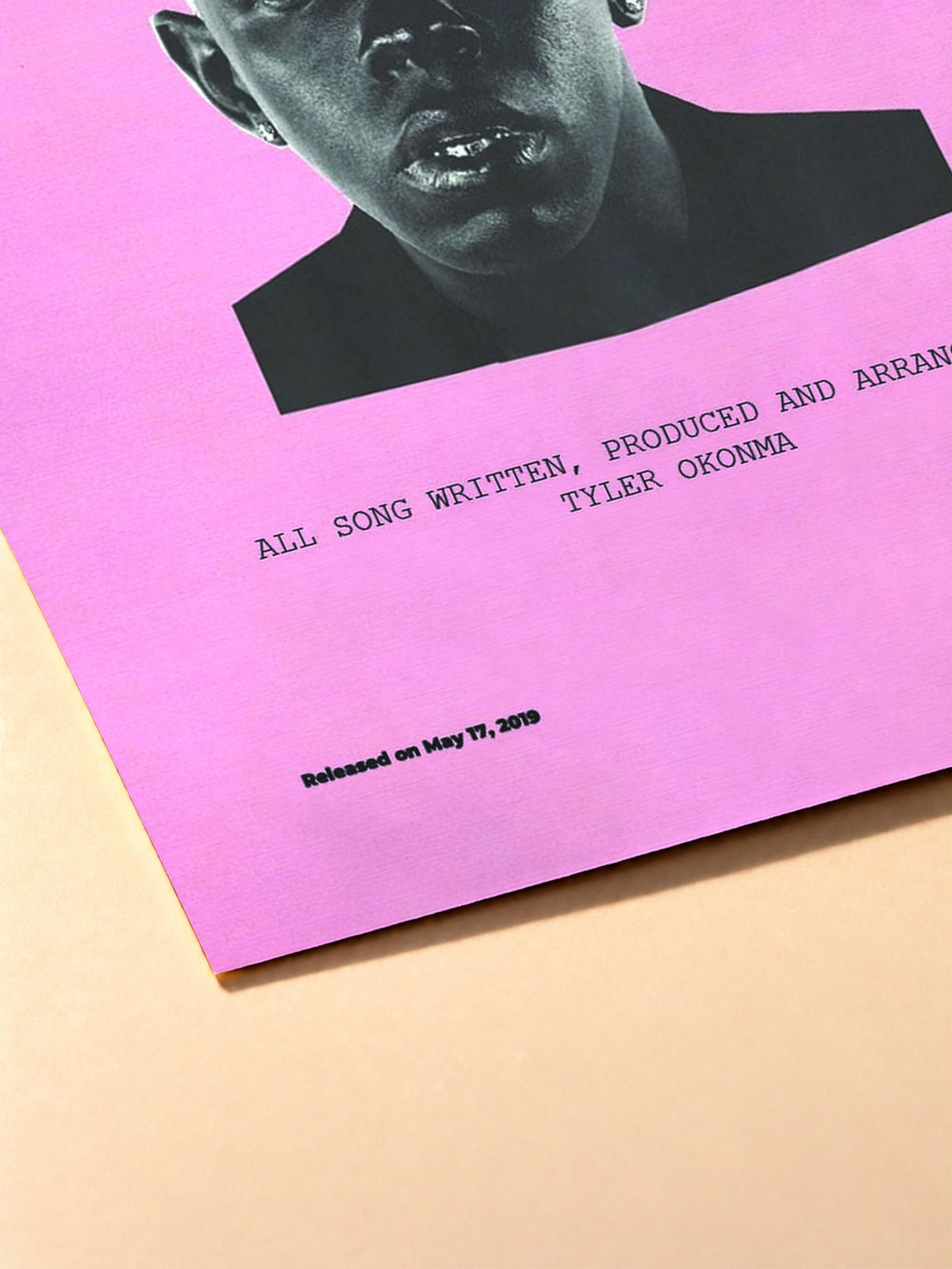 Gros plan sur l'impression du poster Tyler, The Creator – IGOR