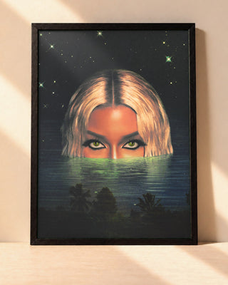 Poster Victoria Monét – Jaguar encadré dans un cadre noir, posé contre un mur clair