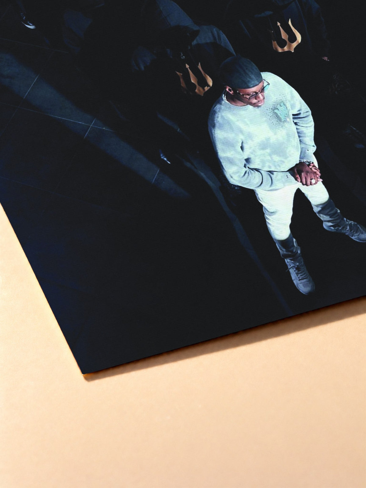 Gros plan sur l'impression du poster Werenoi – Pyramide