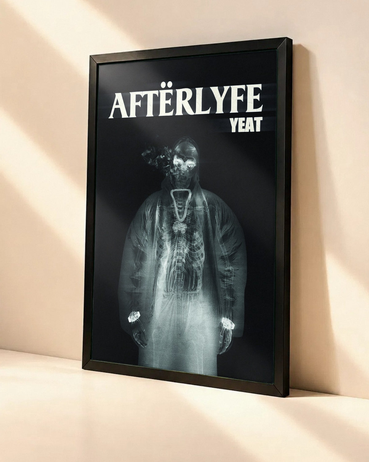 Poster Yeat – Afterlÿfe dans un cadre noir, vue en angle